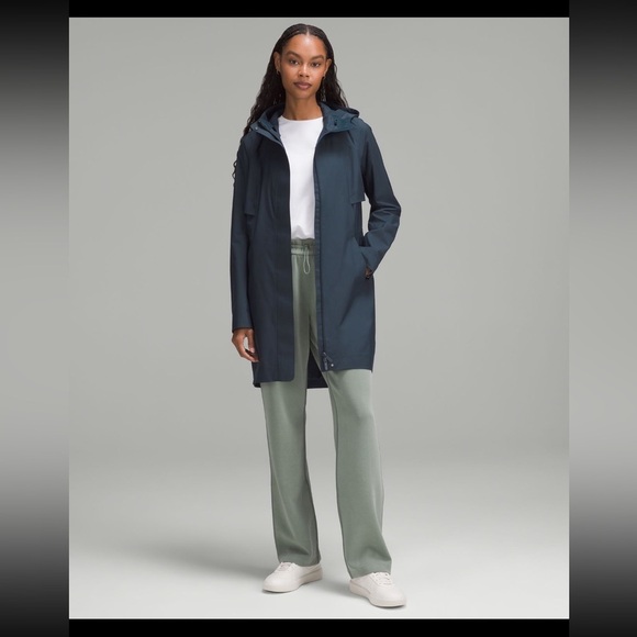 NWT Lululemon Rain Rebel Jacket / TRUE NAVY 4